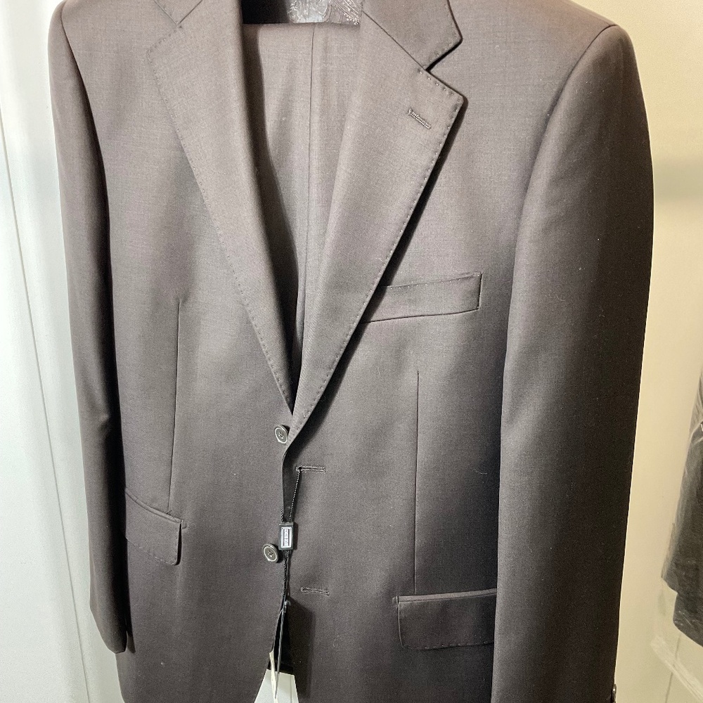 Brown suit by Giorgio Valentini size 38 Reg